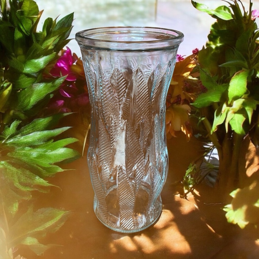 Vintage MCM Brody Co Clear Glass Feather Ribbed Vase C973 9.5"